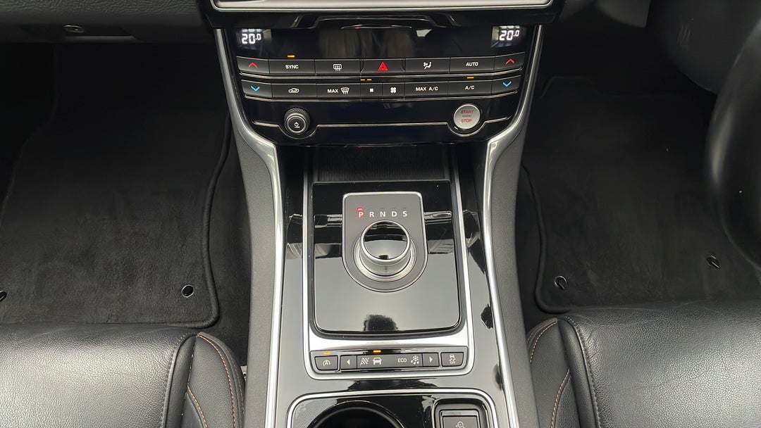 2015 Jaguar XE 20d Prestige, Automatic, 68187 km, Gear Lever 