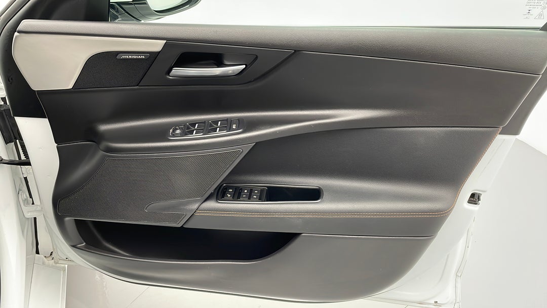 2015 Jaguar XE 20d Prestige, Automatic, 68187 km, Speaker View