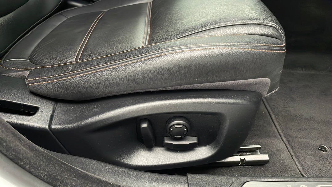 2015 Jaguar XE 20d Prestige, Automatic, 68187 km, Drivers Side Adjustment Panel