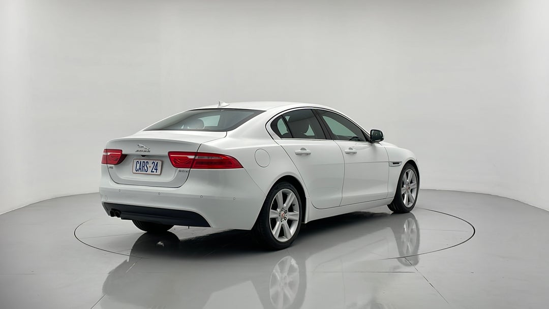 2015 Jaguar XE 20d Prestige, Automatic, 68187 km, Right Back Diagonal (45- Degree) View