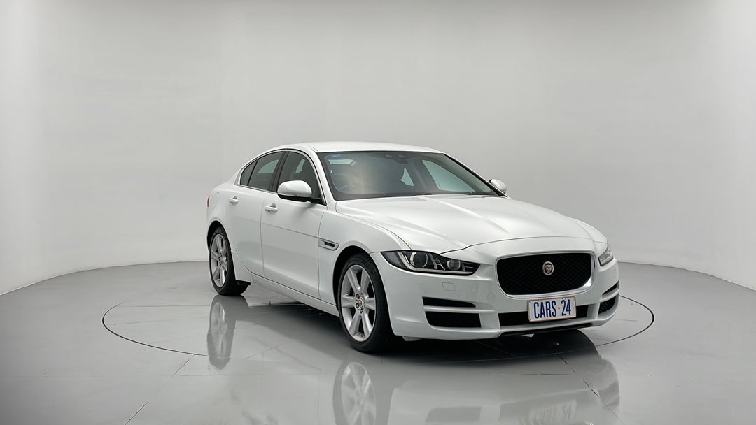 2015 Jaguar XE 20d Prestige, Automatic, 68187 km, Right Front Diagonal (45- Degree) View