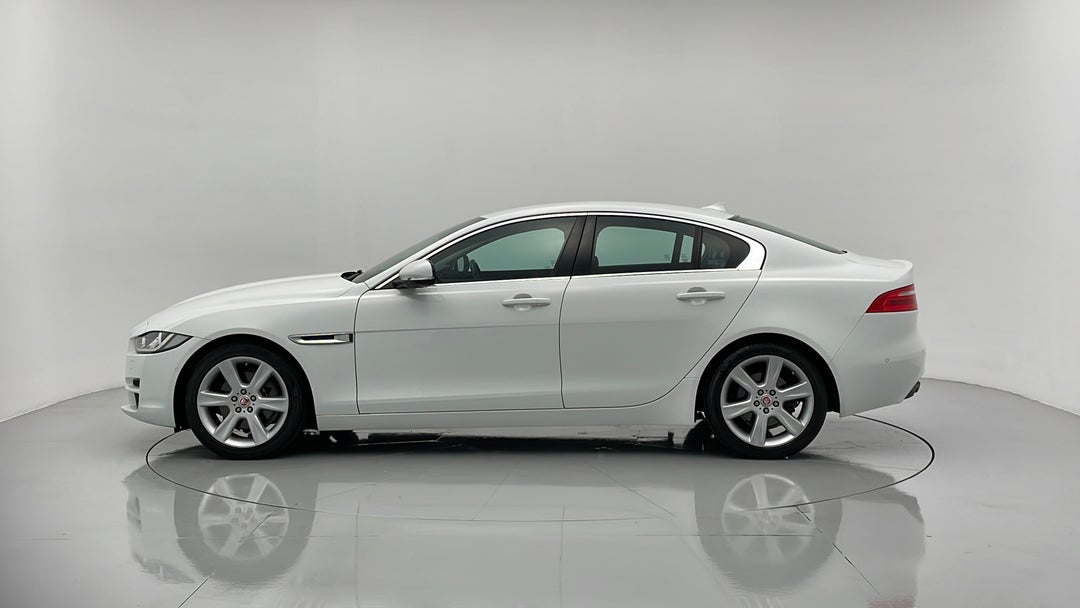 2015 Jaguar XE 20d Prestige, Automatic, 68187 km, Left Side View