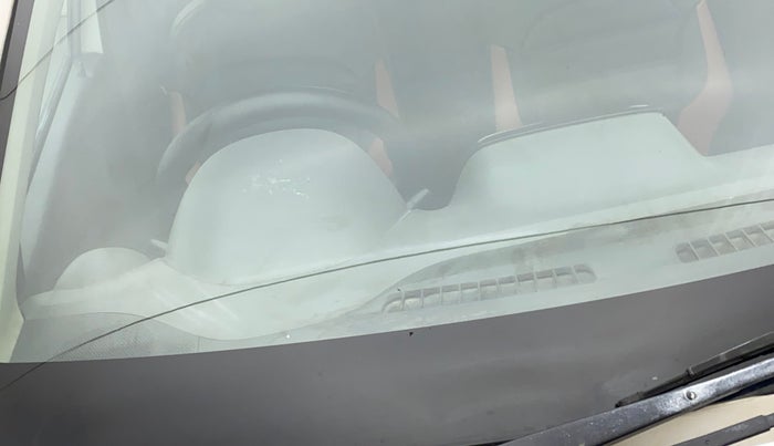 2016 Renault Kwid RXT 1.0, Petrol, Manual, 80,707 km, Front windshield - Minor spot on windshield