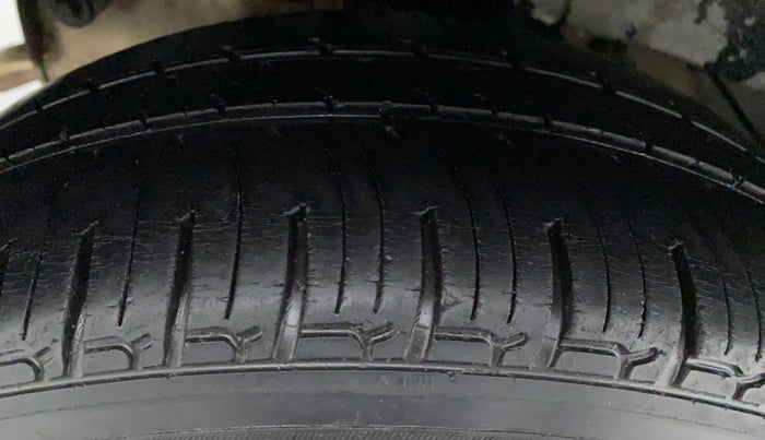 2016 Mahindra Kuv100 K4 6 STR, Petrol, Manual, 46,331 km, Left Front Tyre Tread