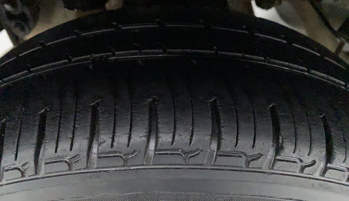 2016 Mahindra Kuv100 K4 6 STR, Petrol, Manual, 46,331 km, Left Rear Tyre Tread
