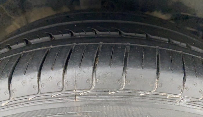 2017 Honda City V MT PETROL, Petrol, Manual, 70,348 km, Right Front Tyre Tread