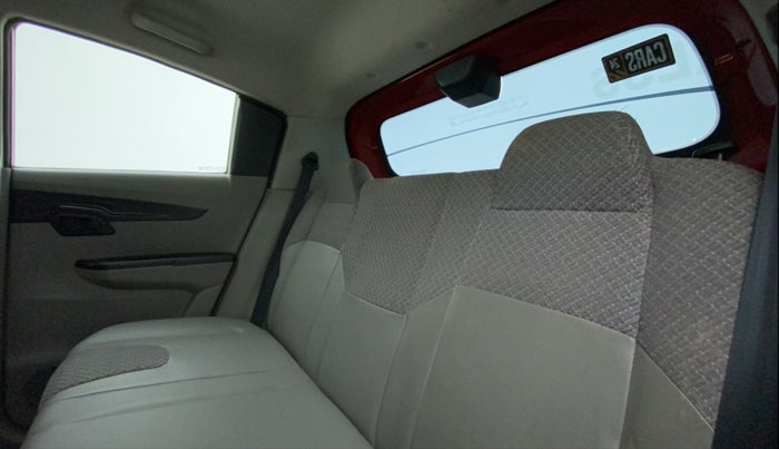 2017 Mahindra Kuv100 K4 6 STR, Petrol, Manual, 56,780 km, Right Side Rear Door Cabin