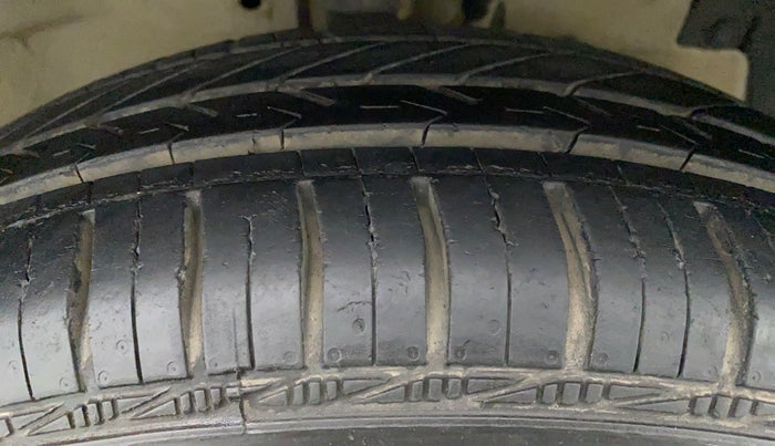 2017 Maruti Swift VXI OPT, Petrol, Manual, 7,359 km, Right Front Tyre Tread