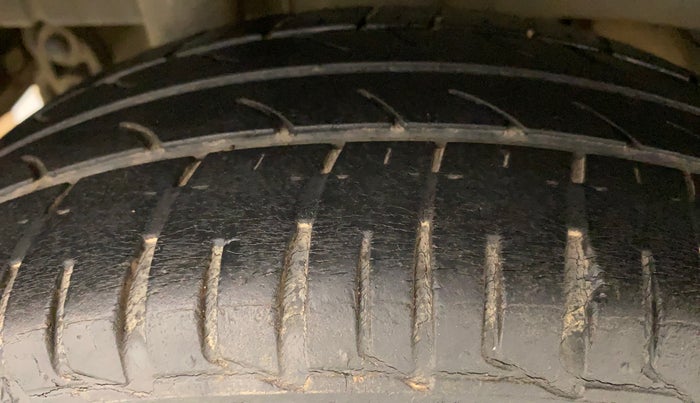 2017 Mahindra KUV 100 NXT K6+ P 6 STR, Petrol, Manual, 32,747 km, Right Rear Tyre Tread
