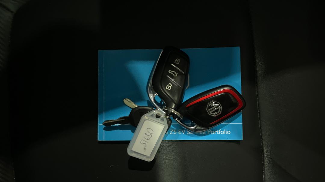 2022 MG ZS EV Essence, Automatic, 29219 km, Key Close-up