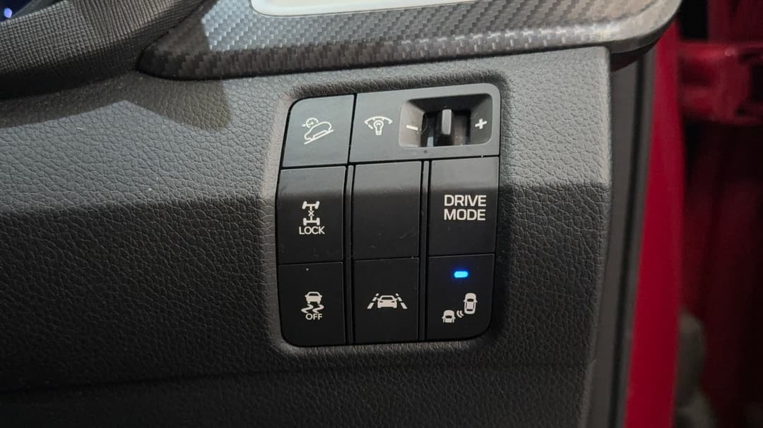 2017 Hyundai Santa Fe Highlander Crdi (4x4), Automatic, 115111 km, Utility Switches/Buttons