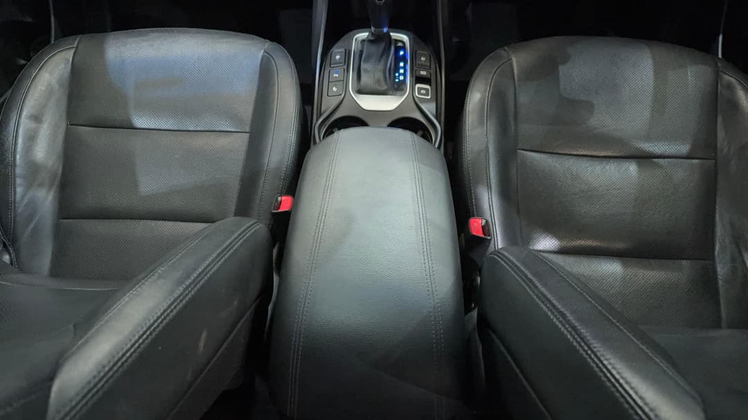 2017 Hyundai Santa Fe Highlander Crdi (4x4), Automatic, 115111 km, Center Console