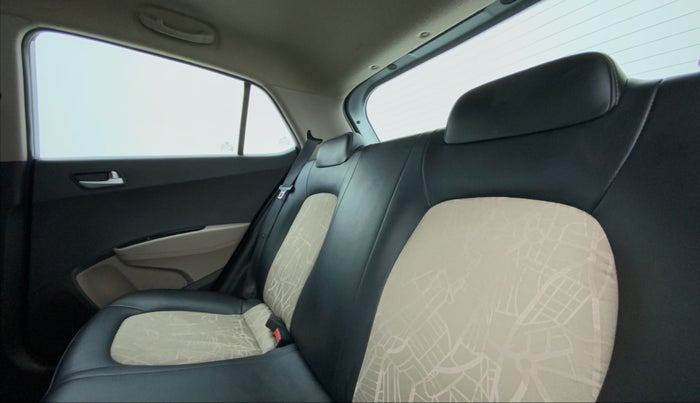 2018 Hyundai Grand i10 SPORTZ O 1.2, Petrol, Manual, 46,431 km, Right Side Rear Door Cabin