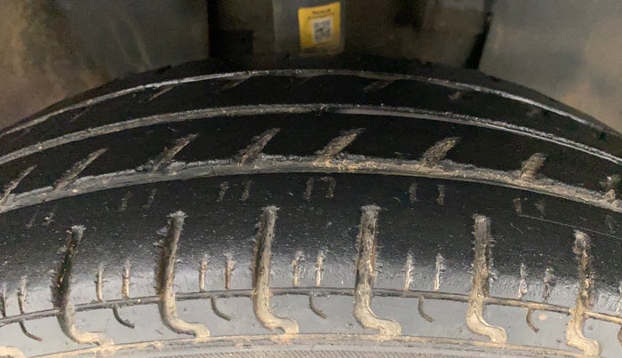 2015 Renault Kwid RXT 0.8, Petrol, Manual, 90,079 km, Right Front Tyre Tread