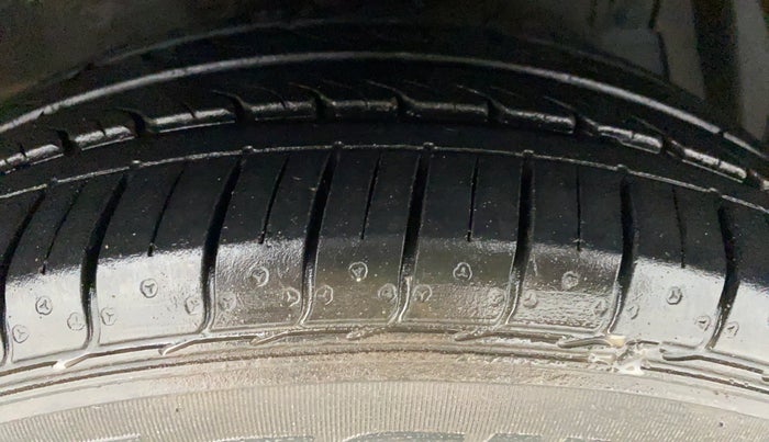 2018 Maruti Ciaz DELTA 1.5 SHVS VVT MT, Petrol, Manual, 29,219 km, Right Front Tyre Tread
