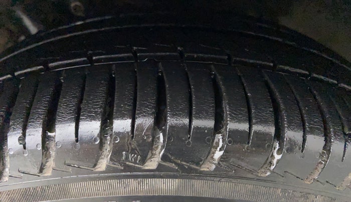 2016 Volkswagen Vento HIGHLINE PETROL, Petrol, Manual, 62,549 km, Left Front Tyre Tread