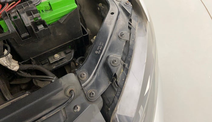 2016 Volkswagen Vento HIGHLINE PETROL, Petrol, Manual, 62,549 km, Left headlight - Clamp has minor damage