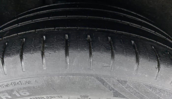 2016 Maruti Baleno ZETA 1.2 K12, Petrol, Manual, 57,794 km, Right Rear Tyre Tread