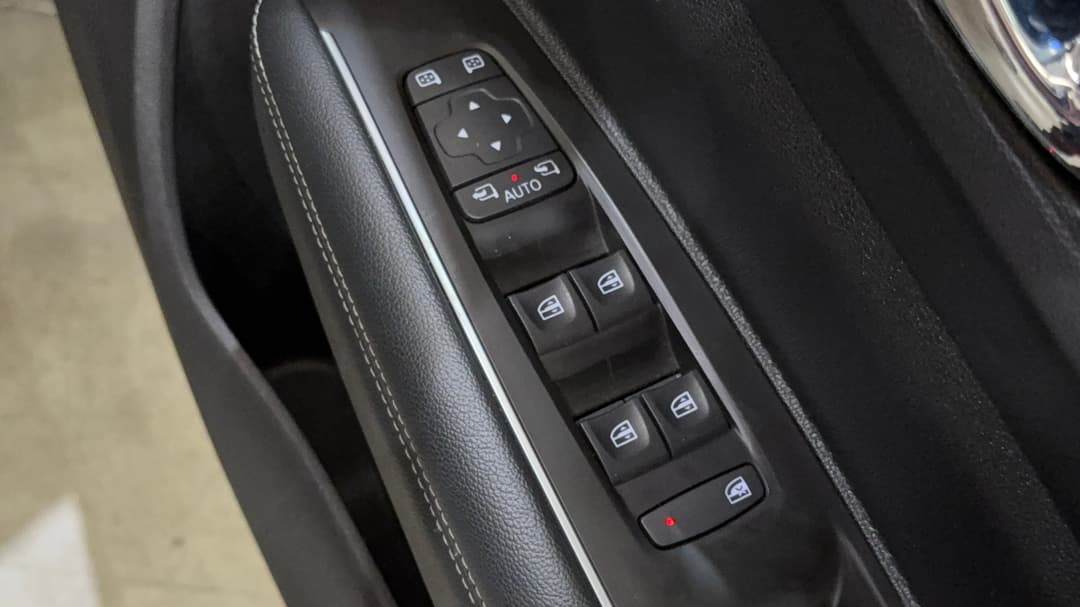 2023 Renault Koleos Zen (4x2), Automatic, 50026 km, Drivers Side Door Panel Controls