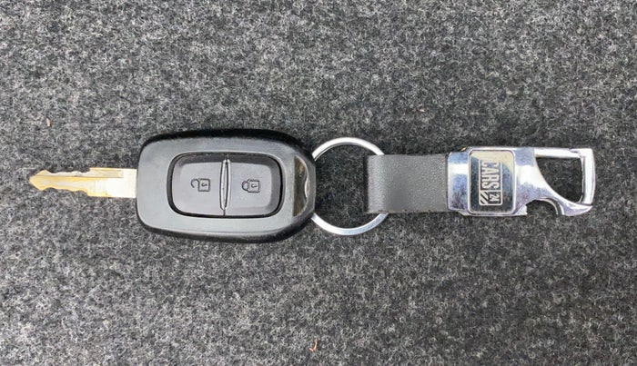 2018 Renault Kwid RXT 1.0 AMT (O), Petrol, Automatic, 44,462 km, Key Close Up
