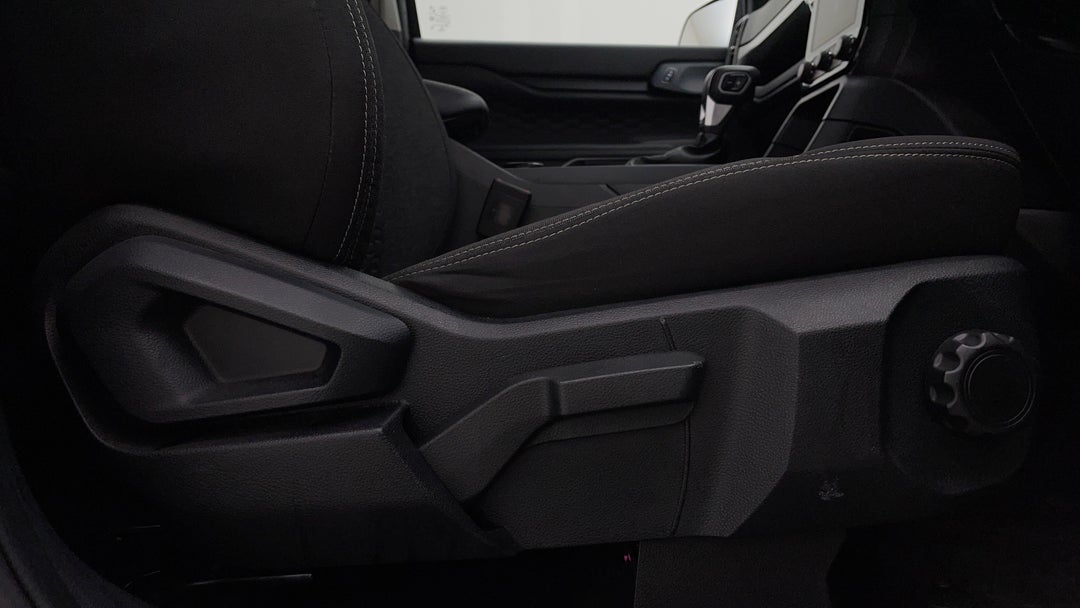 2022 Ford Ranger Xlt 2.0 (4x4), Automatic, 30202 km, Drivers Side Adjustment Panel