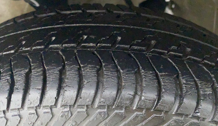 2016 Maruti Alto K10 VXI P, Petrol, Manual, 28,156 km, Right Front Tyre Tread