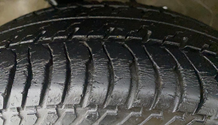 2016 Maruti Alto K10 VXI P, Petrol, Manual, 28,156 km, Left Rear Tyre Tread