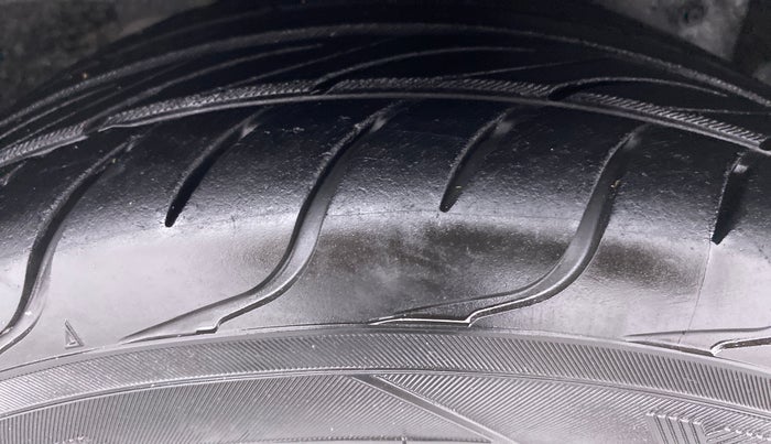 2016 Ford New Figo 1.5 TITANIUM +, Diesel, Manual, 91,562 km, Right Front Tyre Tread