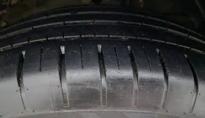 2019 Maruti Swift ZXI D, Petrol, Manual, 30,355 km, Left Front Tyre Tread