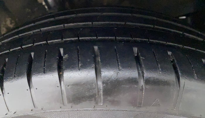 2019 Maruti Swift ZXI D, Petrol, Manual, 30,355 km, Right Rear Tyre Tread