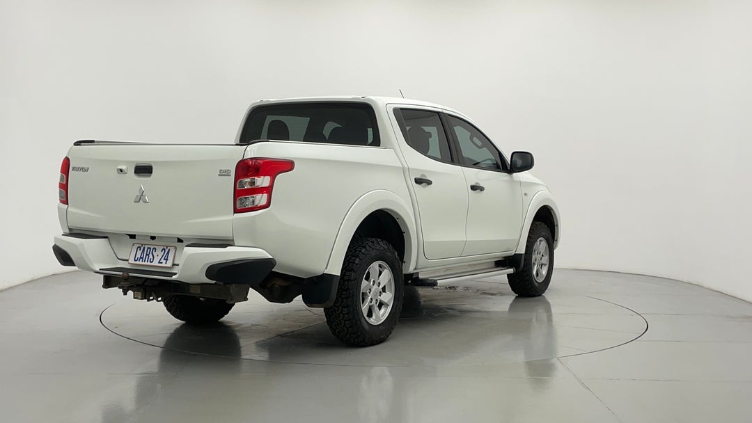 Right Back Diagonal (45- Degree) View