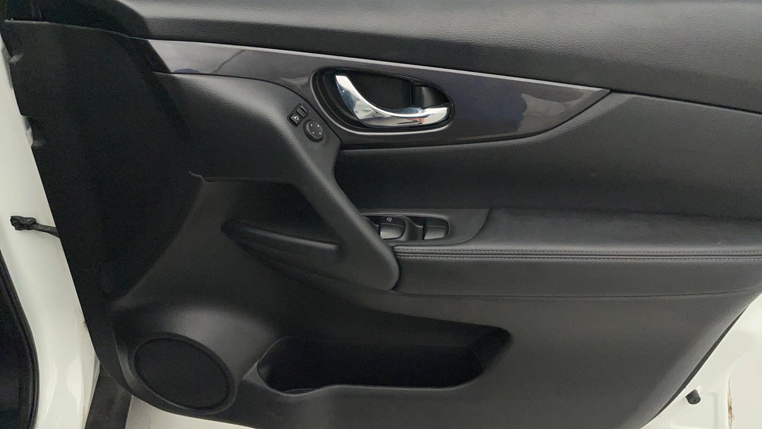 2020 Nissan X-trail St (4x2), Automatic, 103957 km, Speaker View