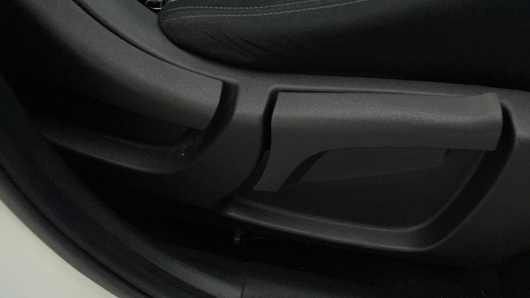 2020 Nissan X-trail St (4x2), Automatic, 103957 km, Drivers Side Adjustment Panel