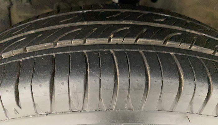 2012 Maruti Swift VXI, Petrol, Manual, 64,557 km, Left Front Tyre Tread