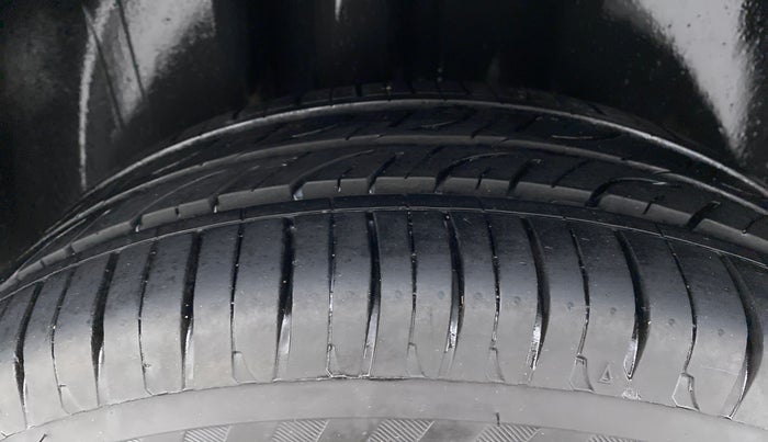 2014 Volkswagen Vento HIGHLINE DIESEL, Diesel, Manual, 89,558 km, Right Rear Tyre Tread