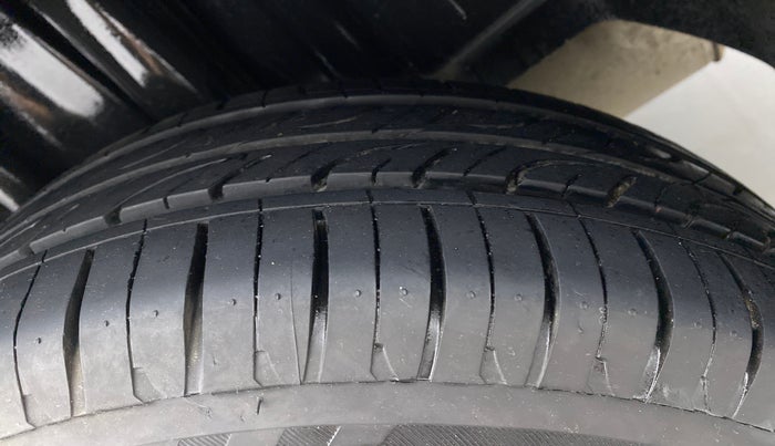 2014 Volkswagen Vento HIGHLINE DIESEL, Diesel, Manual, 89,558 km, Left Rear Tyre Tread