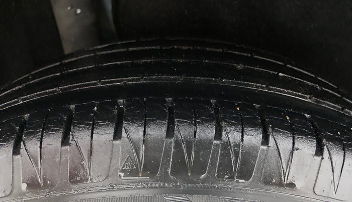 2016 Maruti Vitara Brezza ZDI, Diesel, Manual, 71,220 km, Right Rear Tyre Tread