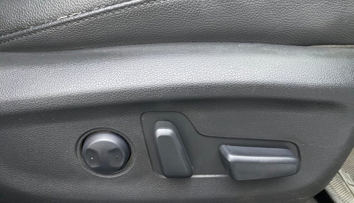 2017 Hyundai New Elantra 2.0 SX(O) AT PETROL, Petrol, Automatic, 69,854 km, Driver Side Adjustment Panel