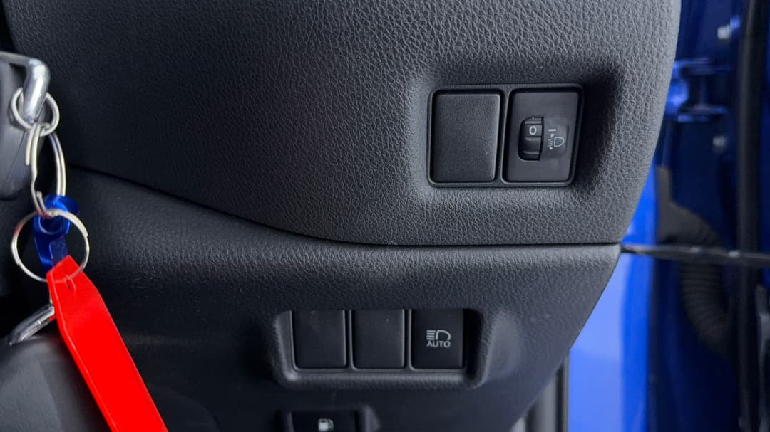 2019 Toyota C-HR (2WD), Automatic, 121224 km, Utility Switches/Buttons