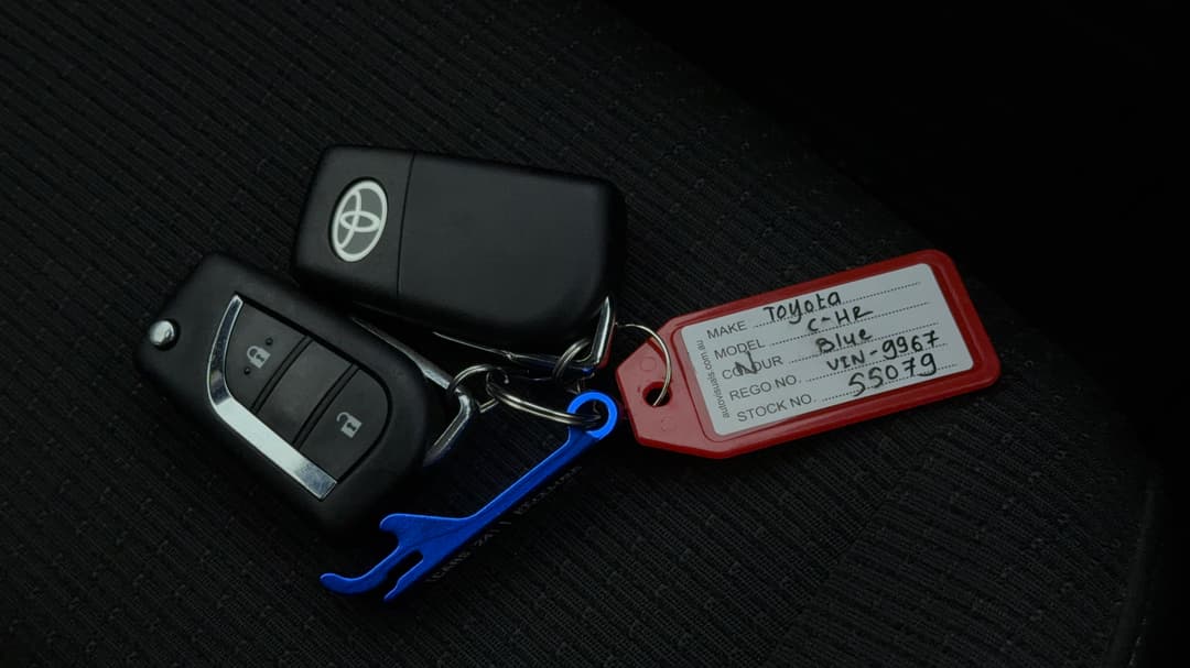 2019 Toyota C-HR (2WD), Automatic, 121224 km, Key Close-up