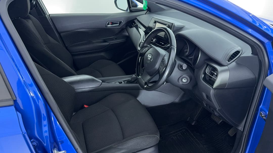 2019 Toyota C-HR (2WD), Automatic, 121224 km, Right Side Front Door Cabin View