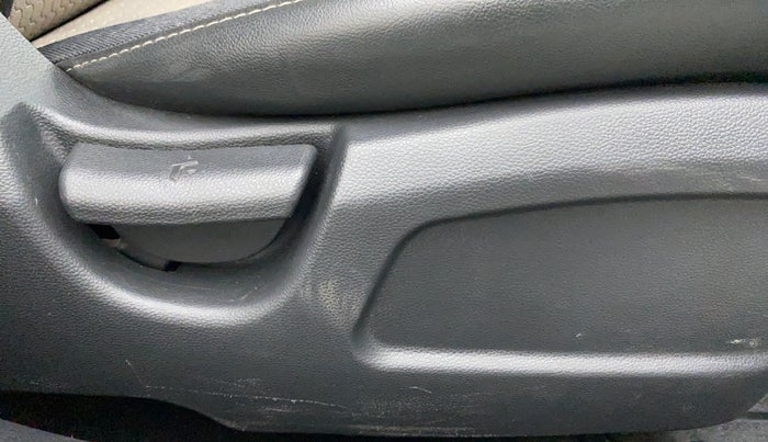 2017 Hyundai Elite i20 Magna Executive 1.2, Petrol, Manual, 19,791 km, Driver Side Adjustment Panel