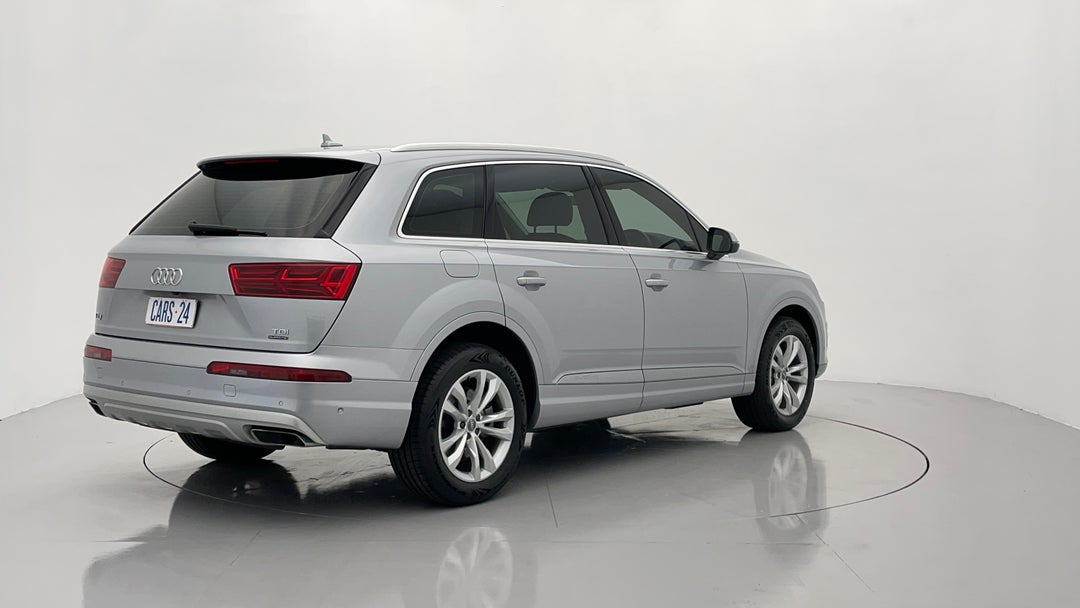 Right Back Diagonal (45- Degree) View