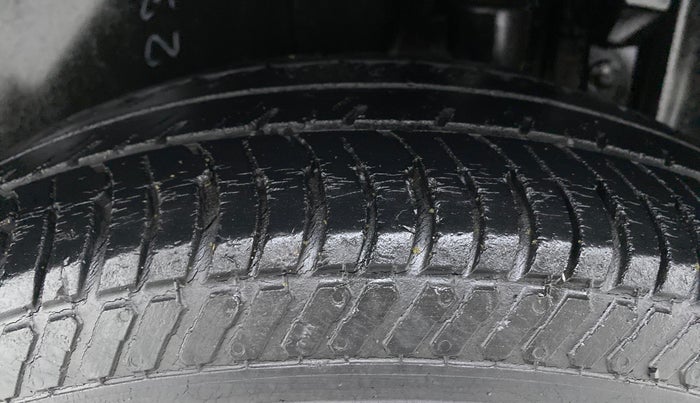 2013 Maruti Swift LXI, Petrol, Manual, 61,249 km, Left Rear Tyre Tread