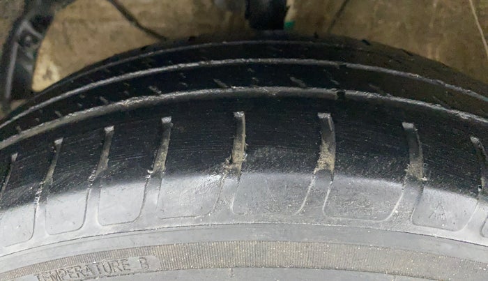 2019 Maruti Swift VXI AMT D, Petrol, Automatic, 45,364 km, Left Front Tyre Tread