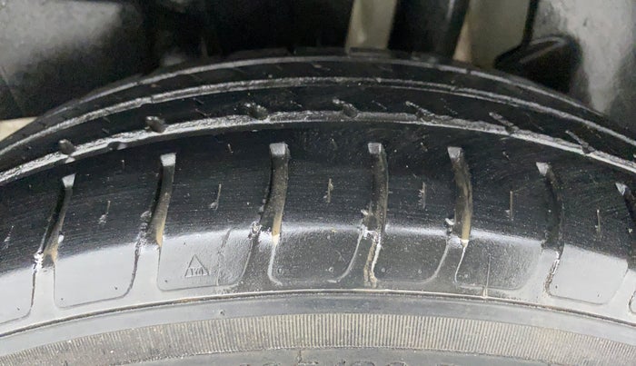 2019 Maruti Swift VXI AMT D, Petrol, Automatic, 45,364 km, Left Rear Tyre Tread