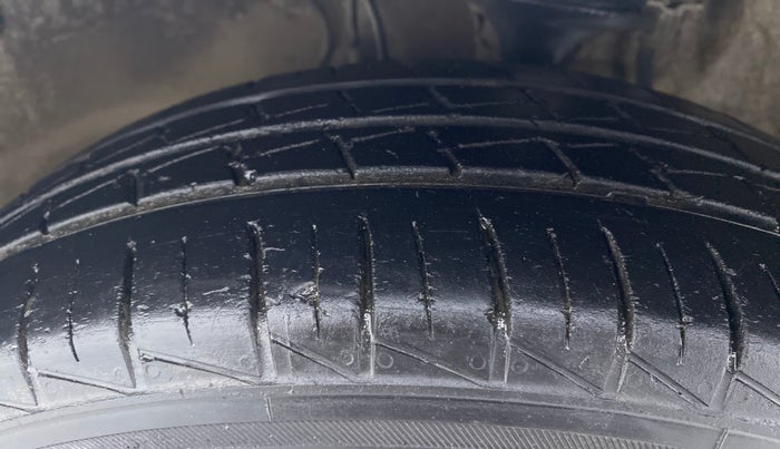 2019 Maruti Alto LXI, Petrol, Manual, 19,884 km, Left Front Tyre Tread