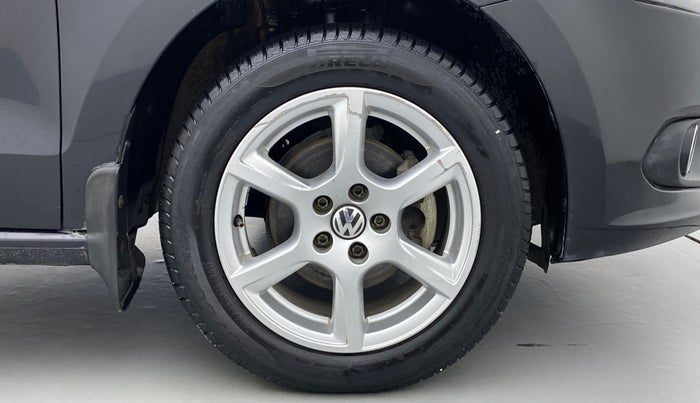 2013 Volkswagen Vento HIGHLINE PETROL, Petrol, Manual, 97,548 km, Right Front Wheel