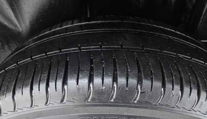 2013 Volkswagen Vento HIGHLINE PETROL, Petrol, Manual, 97,548 km, Left Rear Tyre Tread