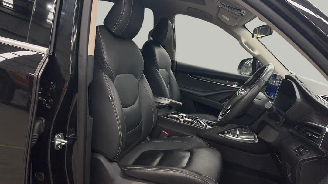 2023 LDV D90 Executive (2WD), Automatic, 26817 km, Right Side Front Door Cabin View
